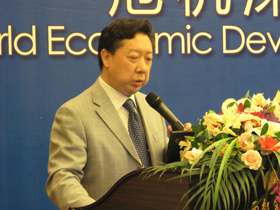 由复旦大学主办、韩国高等教育财团赞助的“上海论坛”2012年5月26日-28日在上海召开。图为mg冰球突破试玩教授张礼卿演讲。